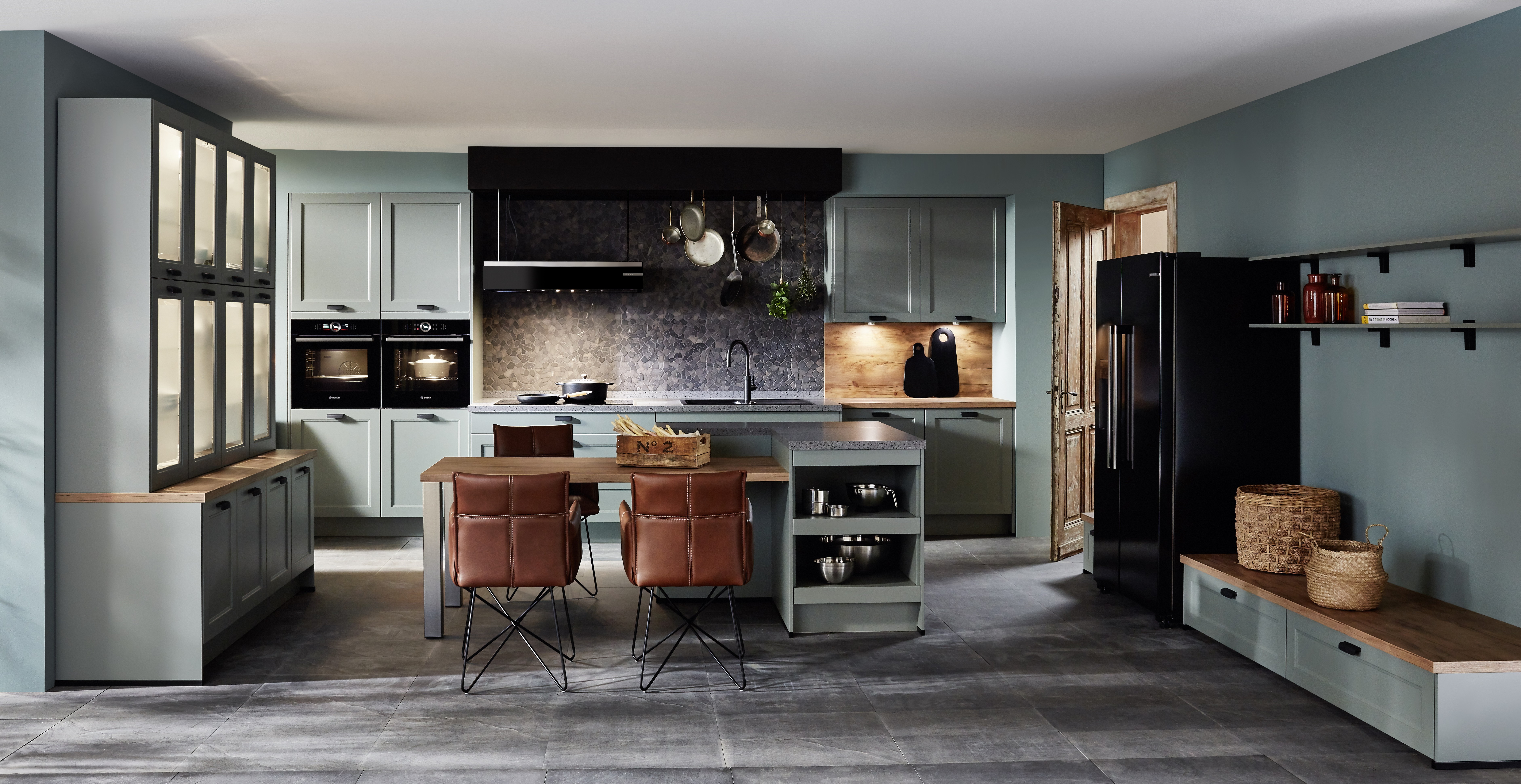 Nobilia-Küche "Cascada" in Schilfgrau - im Landhausstil
