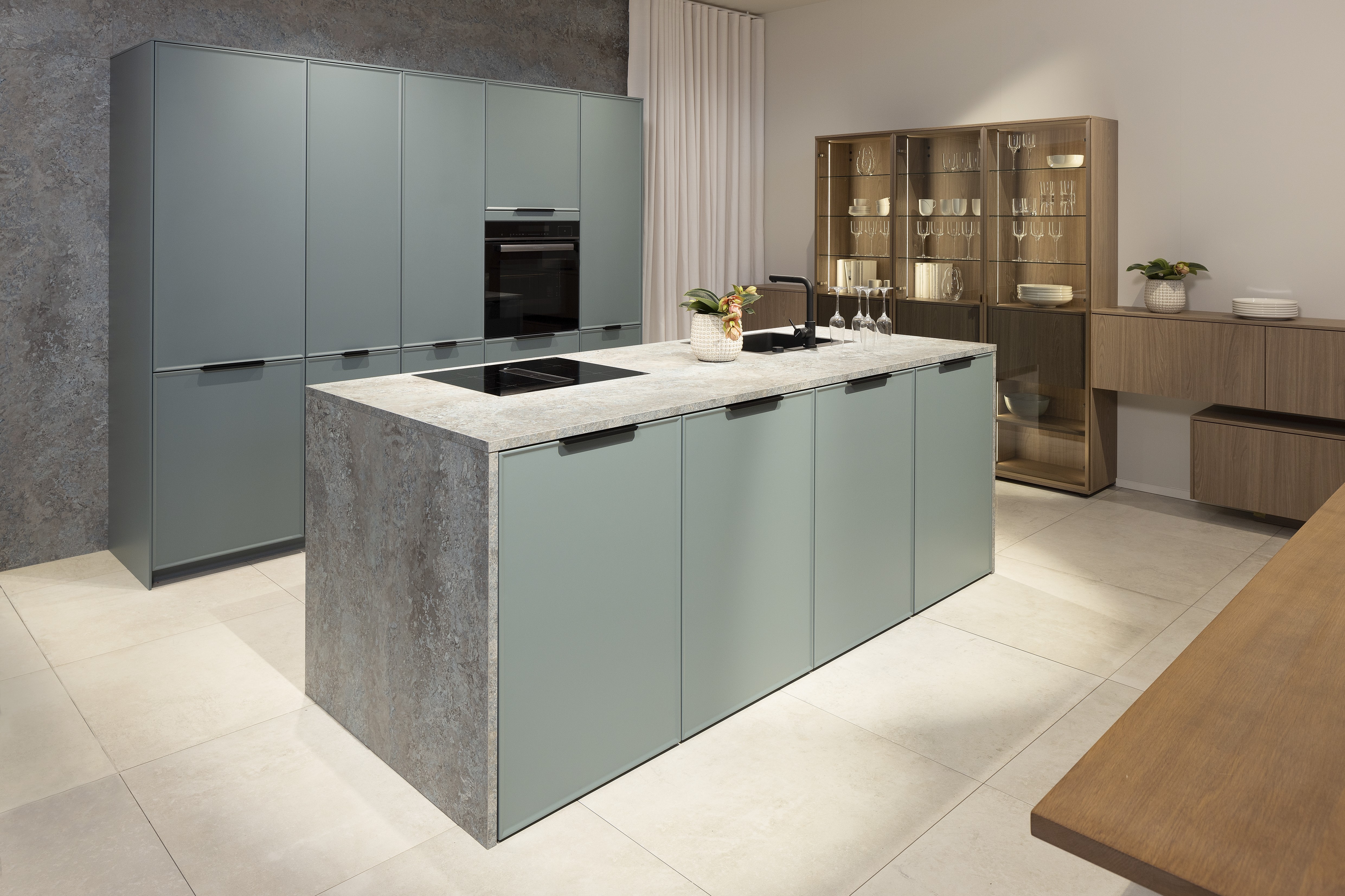 Häcker-Küche Systmat Schweizer Kanten-Fronten und umlaufender Arbeitsplatte